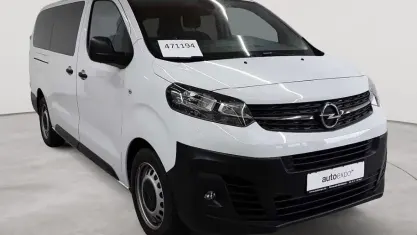 Gebraucht Opel Vivaro-e Combi 145 PS (106 kW) 2024 Kaolin weiß Van / Kleinbus