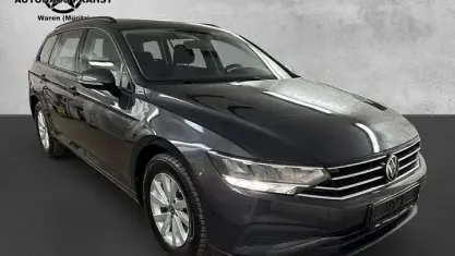 Gebraucht VW Passat 150 PS (110 kW) 2023 Grau Kombi