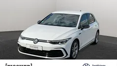 Weiss Gebraucht 2023 VW Golf VIII R-line Limousine | 30.995 € (Fairer Preis)