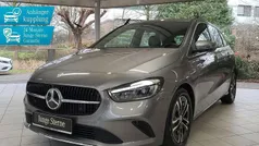 Grau Gebraucht 2023 Mercedes B200 Progressive Van / Kleinbus | 29.980 € (Fairer Preis)