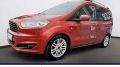 Rot Gebraucht 2019 Ford Tourneo Courier Titanium Van / Kleinbus | 12.990 € (Fairer Preis)