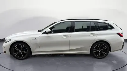 Käytetty BMW 330e M Sport 184 HP (135 kW) 2025 Valkoinen Farmari