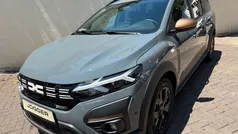 Grau Neu 2025 Dacia Jogger Extreme Limousine | 24.085 € (Etwas zu teuer)