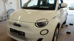 Weiß Gebraucht 2023 Fiat 500e Kleinwagen | 21.899 € (Fairer Preis)