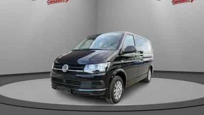 Gebraucht VW Multivan Trendline 150 PS (110 kW) 2019 Deep black perleffekt Van / Kleinbus
