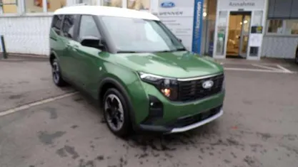 Bursting green Gebraucht 2025 Ford Tourneo Courier Active Van / Kleinbus | 26.990 € (Fairer Preis)