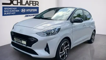 Gebraucht Hyundai i10 Prime 79 PS (58 kW) 2024 Lumen grey/ phantom black / mic Kleinwagen