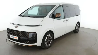 Gebraucht Hyundai Staria Signature 177 PS (130 kW) 2024 Weiß Van / Kleinbus