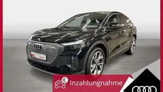 Schwarz (mythosschwarz) Gebraucht 2025 Audi Q4 Sportback e-tron Ambiente SUV | 47.420 € (Guter Preis)