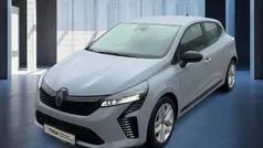 Grau Gebraucht 2024 Renault Clio V Evolution Limousine | 16.790 € (Fairer Preis)