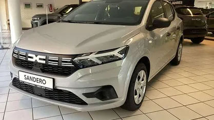 Moonstonegrau Gebraucht 2024 Dacia Sandero Essentiel Kleinwagen | 13.980 € (Superpreis)