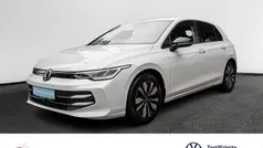 Weiß Gebraucht 2024 VW Golf VIII Sportline Limousine | 32.990 € (Etwas zu teuer)