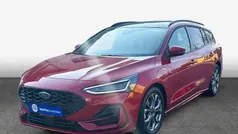 Fantasticrot metallic Gebraucht 2024 Ford Focus ST-Line Kombi | 25.223 € (Guter Preis)