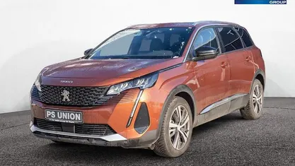 Begagnad Peugeot 5008 Allure 136 HK (100 kW) 2023 Brun SUV