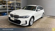 Alpinweiß uni Gebraucht 2024 BMW 330 Comfort Edition Kombi | 42.349 € (Fairer Preis)