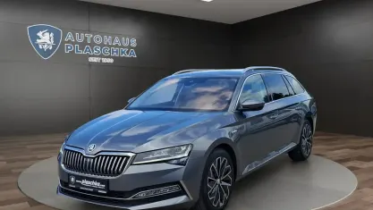 Gebraucht Skoda Superb LAURIN & KLEMENT 200 PS (147 kW) 2023 Graphitegrau Kombi