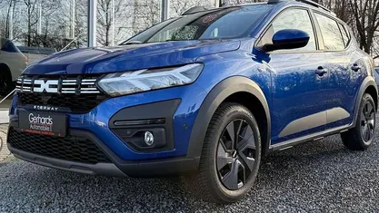 Blau Gebraucht 2025 Dacia Sandero Expression Limousine | 16.599 € (Guter Preis)