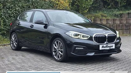 Black sapphire (metallic) Gebraucht 2023 BMW 120 Kleinwagen | 20.444 € (Guter Preis)