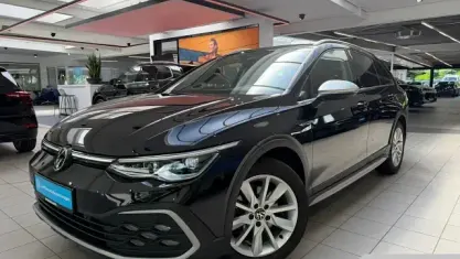 Używany VW Golf Alltrack 200 KM (147 kW) 2023 Czarny Kombi