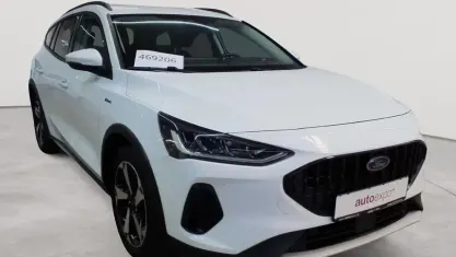 Gebraucht Ford Focus Active X 120 PS (88 kW) 2022 Frostweiß Kombi