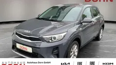 Grau Gebraucht 2023 Kia Stonic Edition 7 SUV | 19.990 € (Fairer Preis)