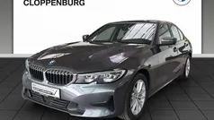 Grau Gebraucht 2021 BMW 330 Sport Line Limousine | 32.900 € (Fairer Preis)