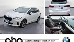 Weiß Gebraucht 2022 BMW 218 Active Tourer Sport Line Van / Kleinbus | 19.930 € (Fairer Preis)