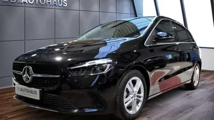 Gebraucht Mercedes B200 Advanced 163 PS (119 kW) 2023 Van / Kleinbus