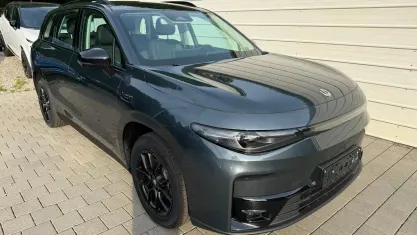 Neu Leapmotor C10 160 kW (218 PS) 2025 Grau SUV