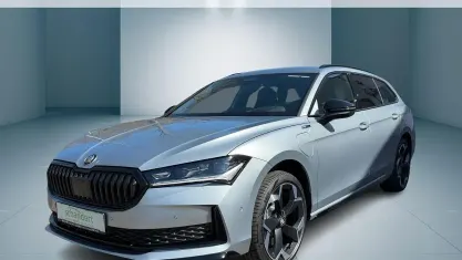 Neu Skoda Superb SportLine 204 PS (150 kW) 2026 Pebble silber metallic Kombi