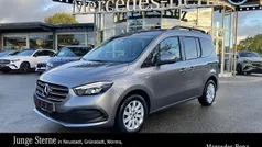 Chromitgrau Gebraucht 2024 Mercedes T180 Progressive Van / Kleinbus | 29.990 € (Fairer Preis)