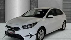 Weiß Gebraucht 2024 Kia Ceed Vision Limousine | 20.550 € (Superpreis)