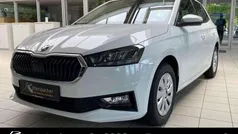 Moonweiss metallic Gebraucht 2025 Skoda Fabia Essence Limousine | 18.490 € (Fairer Preis)
