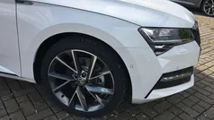 Moon weiss metallic (metallic) Gebraucht 2023 Skoda Superb SportlinePlus Kombi | 38.990 € (Fairer Preis)
