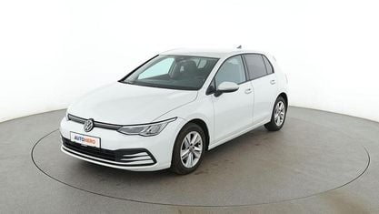 Używany VW Golf VII Life 150 KM (110 kW) 2020 Biały Sedan/Limuzyna