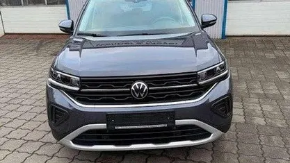 Rauchgrau metallic Gebraucht 2025 VW T-Cross Life SUV | 24.490 € (Fairer Preis)