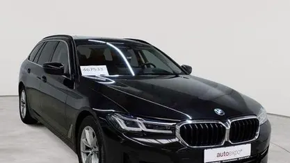 Gebraucht BMW 520 Sport Line 190 PS (139 kW) 2022 Saphirschwarz metallic Kombi
