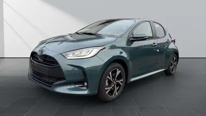 Neu Toyota Yaris Hybrid Comfort 117 PS (86 kW) 2026 Gruen Kleinwagen