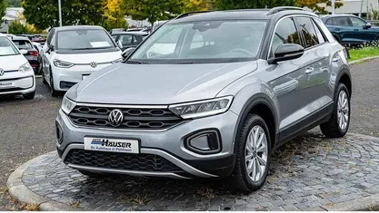 Second-hand VW T-Roc Life 150 CP (110 kW) 2023 Argintiu SUV
