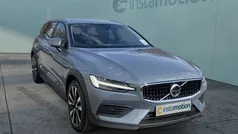Grau Gebraucht 2022 Volvo V60 CC Basis Kombi | 33.790 € (Fairer Preis)