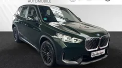 Sanremo green metallic Gebraucht 2023 BMW iX1 Sport Line SUV | 34.500 € (Superpreis)