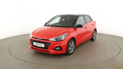 Używany Hyundai i20 Style 101 KM (74 kW) 2018 Czerwony Sedan/Limuzyna