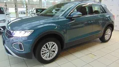 Blau Gebraucht 2024 VW T-Roc Life SUV | 26.990 € (Fairer Preis)