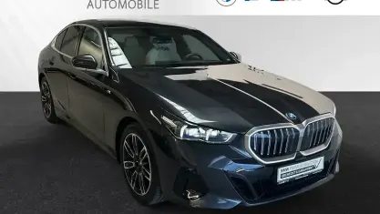 Gebraucht BMW 550e M Sport 489 PS (359 kW) 2025 Sophistograu brillanteffekt metallic Limousine