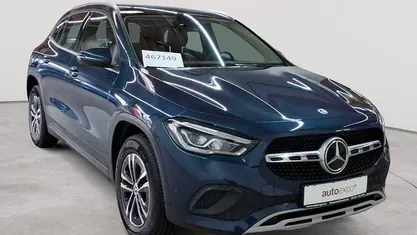 Gebraucht Mercedes GLA180 Style 116 PS (85 kW) 2023 Denimblau metallic SUV