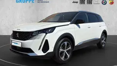 Weißschwarz Gebraucht 2023 Peugeot 5008 Allure Van / Kleinbus | 30.490 € (Fairer Preis)