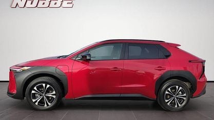 Usata Toyota bZ4X 150 kW (204 CV) 2025 Rosso SUV