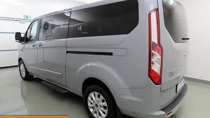 Grau Gebraucht 2023 Ford Tourneo Custom Titanium Van | 40.880 € (Superpreis)