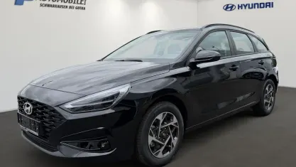 Neu Hyundai i30 Comfort 97 PS (71 kW) 2025 Schwarz Kombi