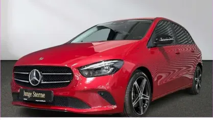 Gebraucht Mercedes B200 Progressive 163 PS (119 kW) 2022 Rot Van / Kleinbus